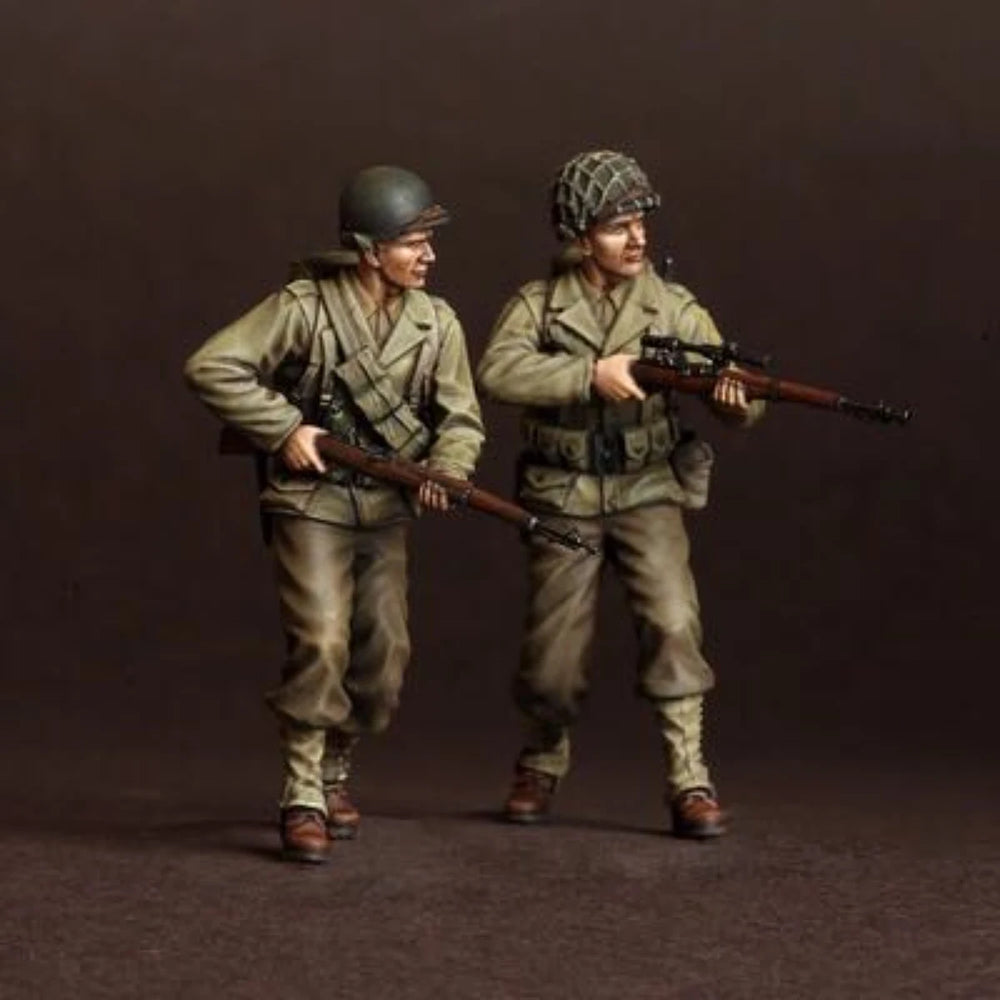 1/35 WWII American Infantry Squad Attacking, 2 Figures, Resin Model Figure Kit, Unassembled and Unpainted