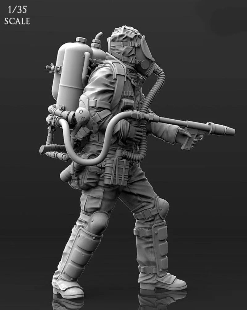 1/35 Modern Biochemical Flamethrower Soldier, Resin Model Figure Kit, Unassembled and Unpainted