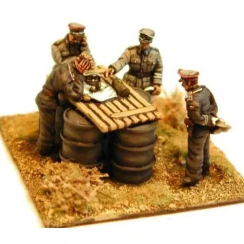 1/72 WWII Soldiers & Officers with Sandbags, 4 Figures, Resin Model Figure Kit, Unassembled and Unpainted