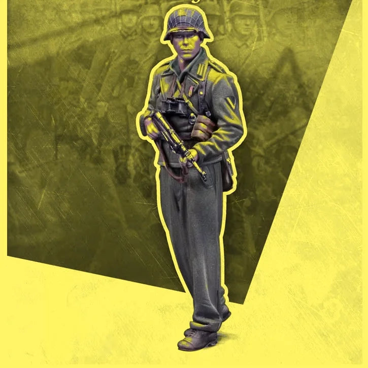 1/35 WWII German Soldier in Greatcoat, Resin Model Figure Kit, Unassembled and Unpainted