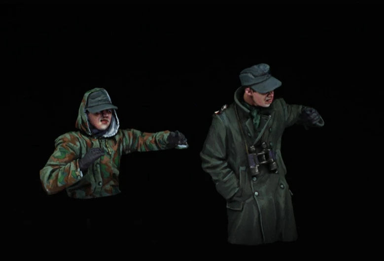 1/35 Modern Military Leaders Directing Operations, 2 Figures, Resin Model Figure Kit, Unassembled and Unpainted