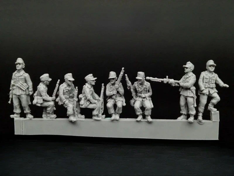 1/72 WWII German Panzer Grenadiers, 8 Figures, Resin Model Figure Kit, Unassembled and Unpainted