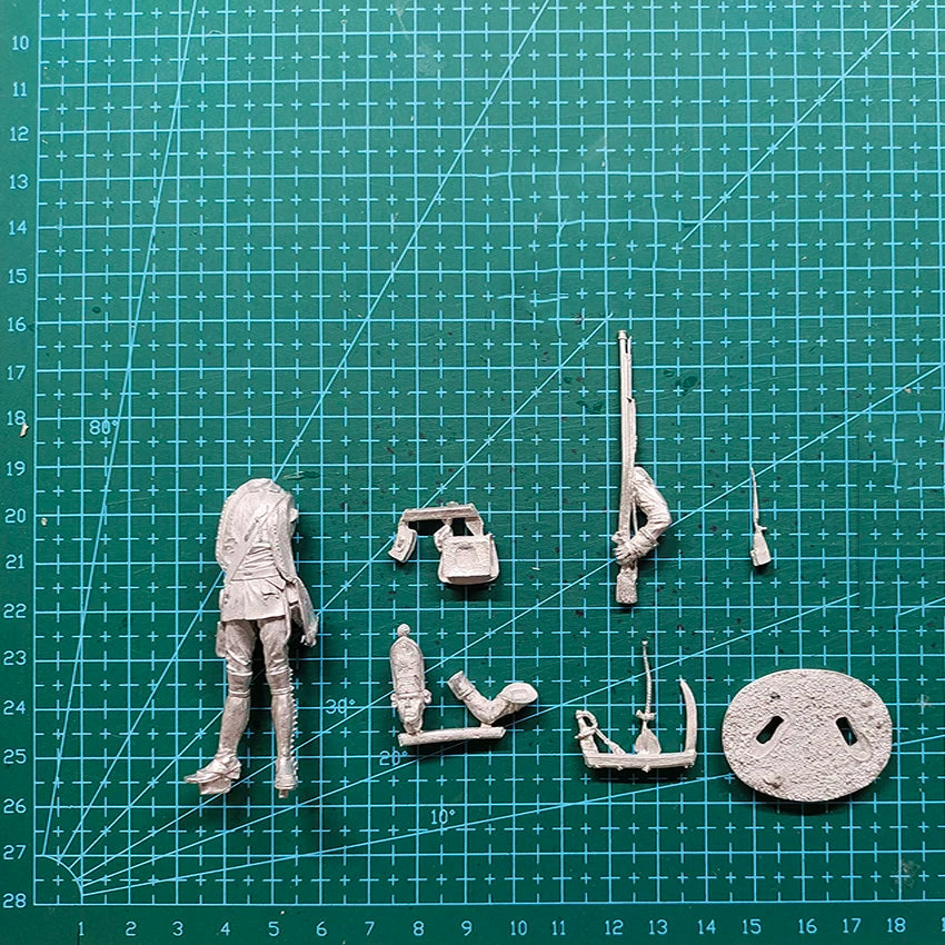 1/32 Napoleonic Russian Imperial Guard Officer with Musket, Resin Model Figure Kit, Unassembled and Unpainted