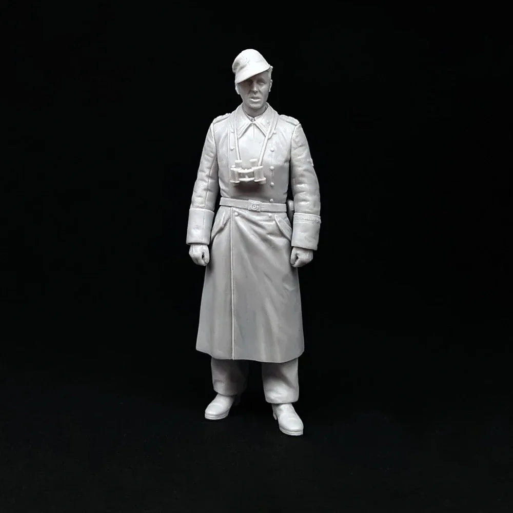 1/35 WWII Soldier in Winter Coat, Resin Model Figure Kit, Unassembled and Unpainted