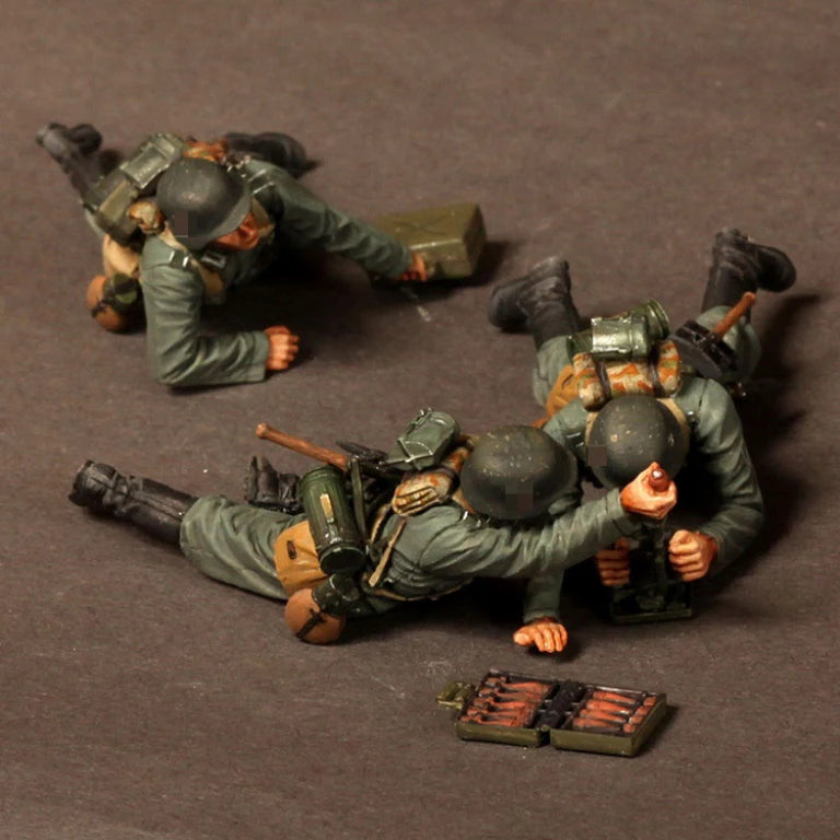 1/35 WWII German Infantry Casualties with Ammunition, 3 Figures, Resin Model Figure Kit, Unassembled and Unpainted