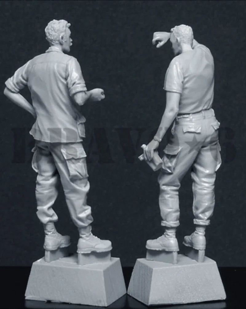 1/35 Vietnam War US Army Tank Soldiers, 2 Figures, Resin Model Figure Kit, Unassembled and Unpainted