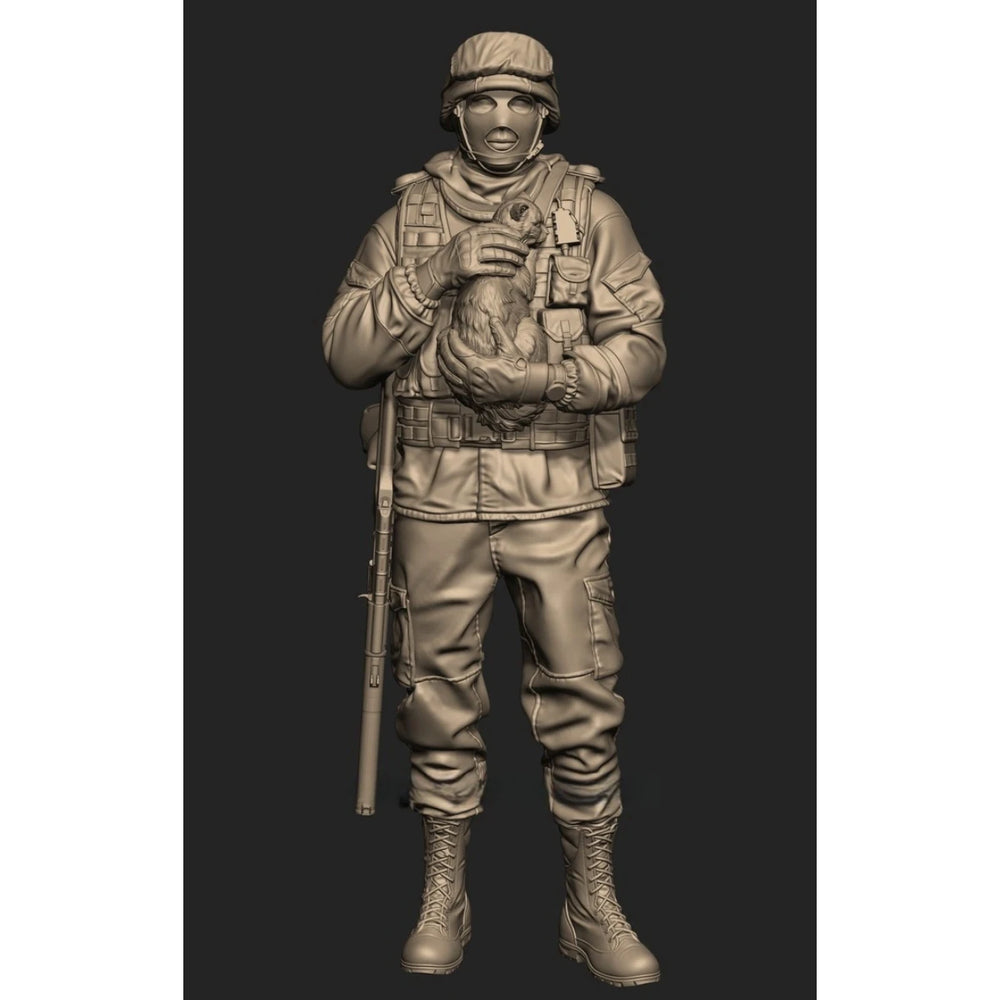 1/35 Modern Russian Soldier with Cat, Resin Model Figure Kit, Unassembled and Unpainted