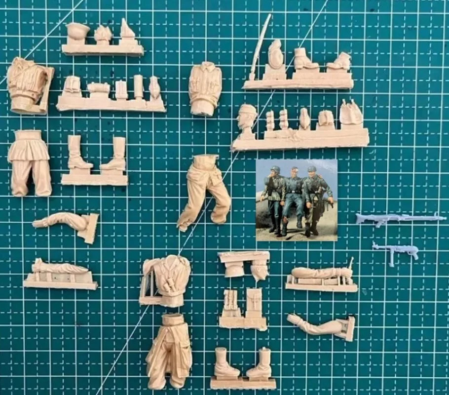 1/35 WWII Military Scene with Soldiers, 3 Figures, Resin Model Figure Kit, Unassembled and Unpainted