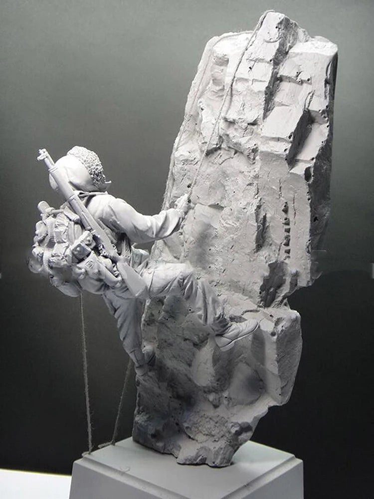 1/16 Modern Tactical Operator Rappelling Down Cliff, Resin Model Figure Kit, Unassembled and Unpainted