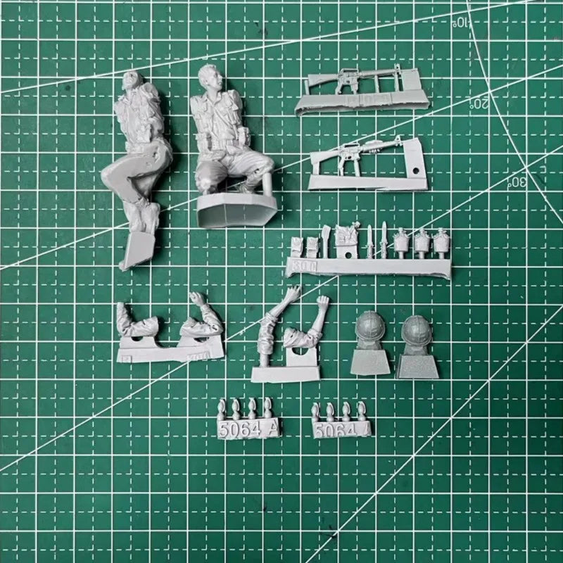 1/35 Vietnam War US Infantry Patrol, 2 Figures, Resin Model Figure Kit, Unassembled and Unpainted