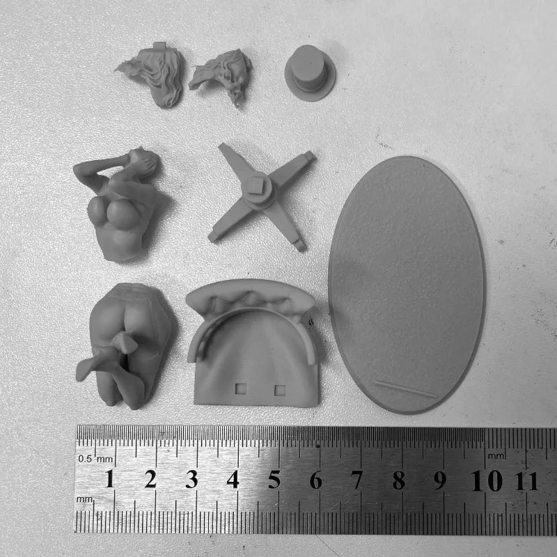 1/24 Pin-up Woman in Top Hat and Evening Gown, Resin Model Figure Kit, Fantasy Theme, Unassembled and Unpainted