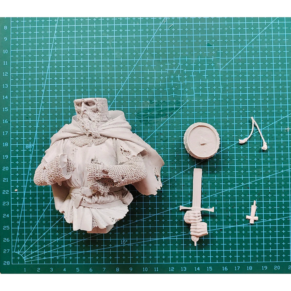 1/10 Medieval Fantasy King with Tall Crown, Resin Model Bust Kit, Unassembled and Unpainted