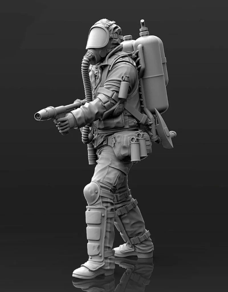 1/35 Modern Hazmat Flamethrower Soldier, Resin Model Figure Kit, Unassembled and Unpainted