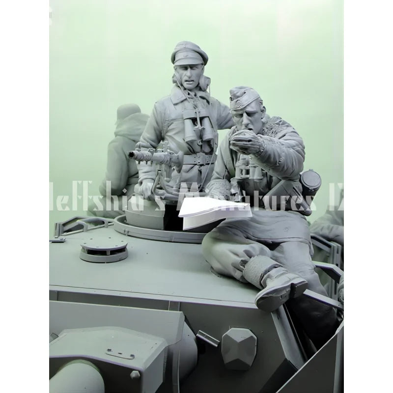1/35 WWII German Machine Gun Crew Assaulting, 2 Figures, Resin Model Figure Kit, Unassembled and Unpainted
