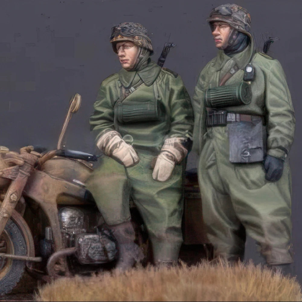 1/35 WWII Motorcycle Riders, 2 Figures, Resin Model Figure Kit, Unassembled and Unpainted