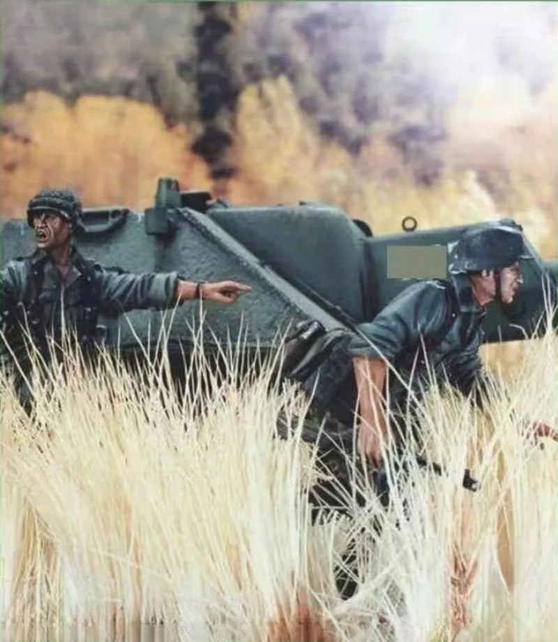 1/35 Cold War Infantry Formation, 2 Figures, Resin Model Figure Kit, Unassembled and Unpainted