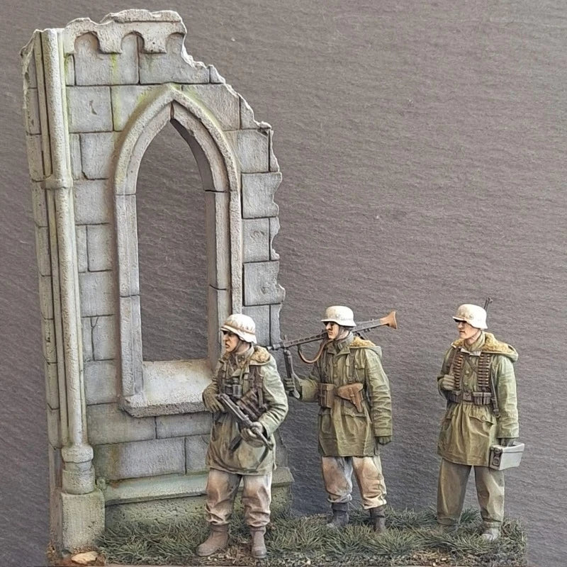1/35 WWII German Infantry Squad Assaulting Fortification, 3 Figures, Resin Model Figure Kit, Unassembled and Unpainted