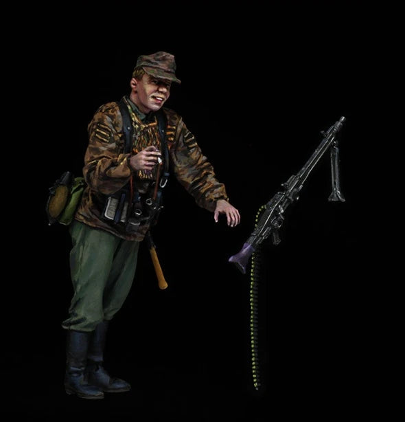 1/35 WWII German Machine Gunner Camo Smock, 2 Figures, Resin Model Figure Kit, Unassembled and Unpainted