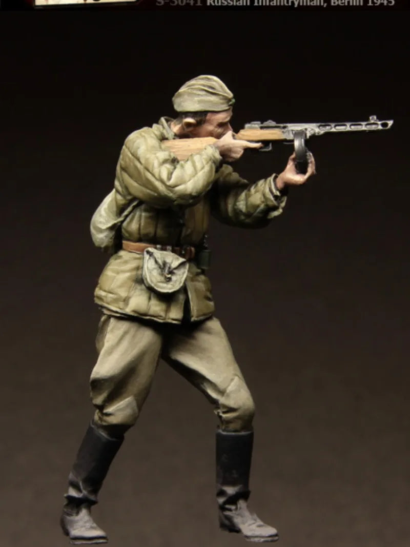 1/35 WWII Soviet Infantryman Aiming Rifle, Resin Model Figure Kit, Unassembled and Unpainted