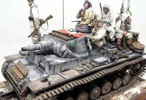 1/35 WWII German Armored Vehicle Crew, 6 Figures, Resin Model Figure Kit, Unassembled and Unpainted