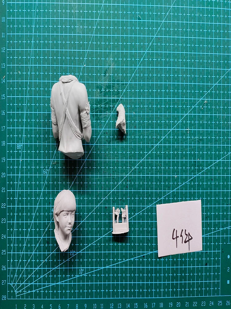 1/10 Tribal Sorceress with Toad Familiar, Resin Model Bust Kit, Fantasy Theme, Unassembled and Unpainted