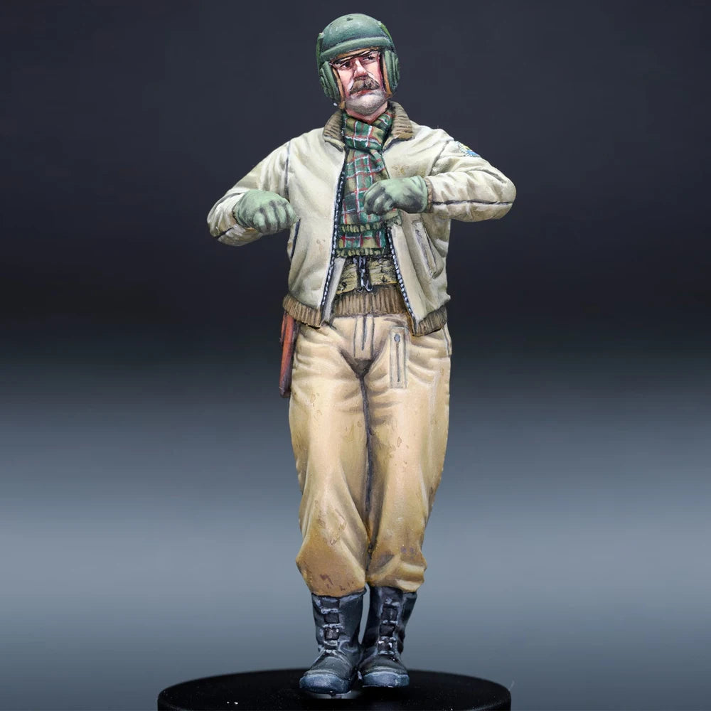 1/35 WWII US Tanker Standing in Flight Jacket, Resin Model Figure Kit, Unassembled and Unpainted