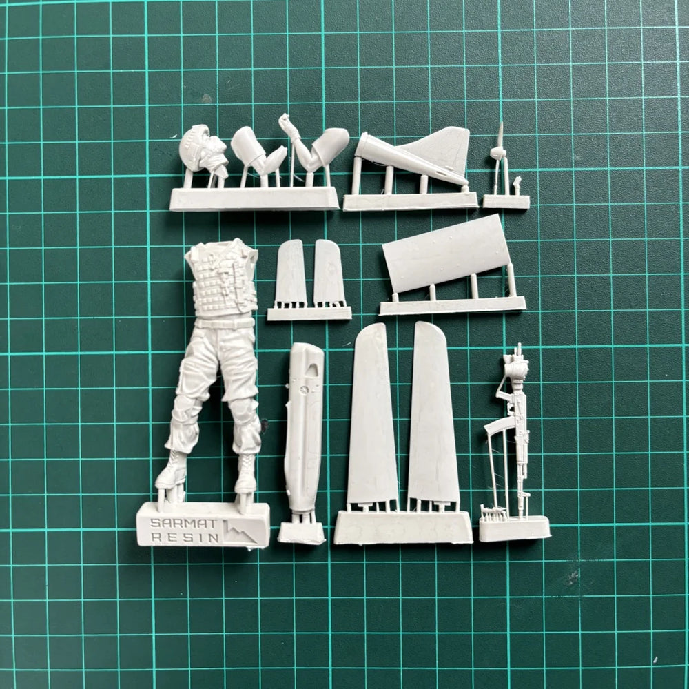 75mm Modern Russian UAV Technician, Resin Model Figure Kit, Unassembled and Unpainted