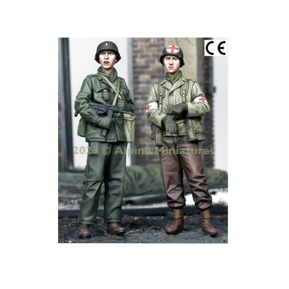 1/35 WWII US Rifleman and Medic, 2 Figures, Resin Model Figure Kit, Unassembled and Unpainted