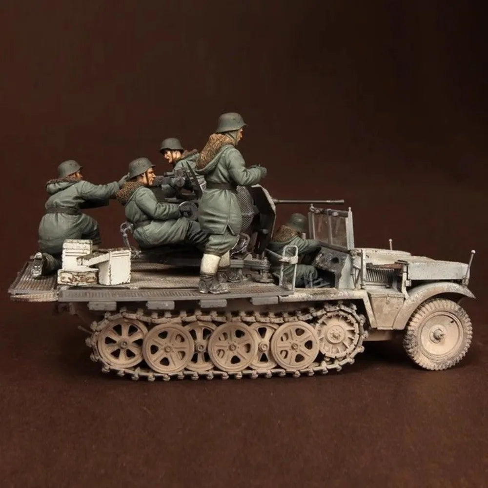 1/35 WWII German Halftrack Gun Crew, 5 Figures, Resin Model Figure Kit, Unassembled and Unpainted