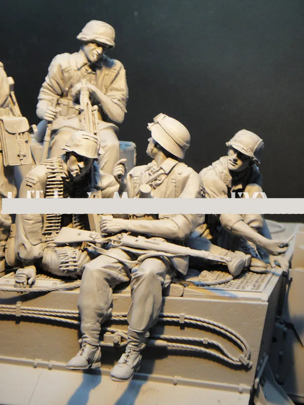 WWI British Gun Crew, 4 Figures, Resin Model Figure Kit, Unassembled and Unpainted