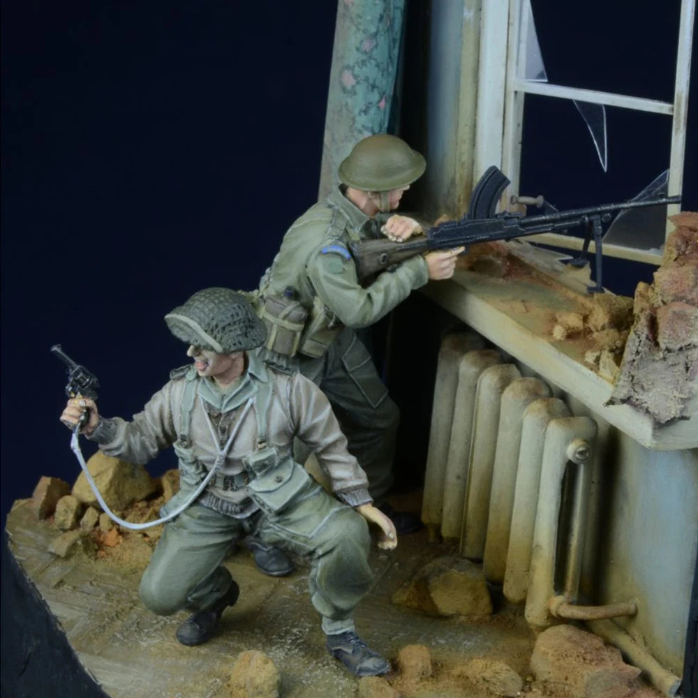 1/35 WWII German MG42 Gun Crew, 2 Figures, Resin Model Figure Kit, Unassembled and Unpainted