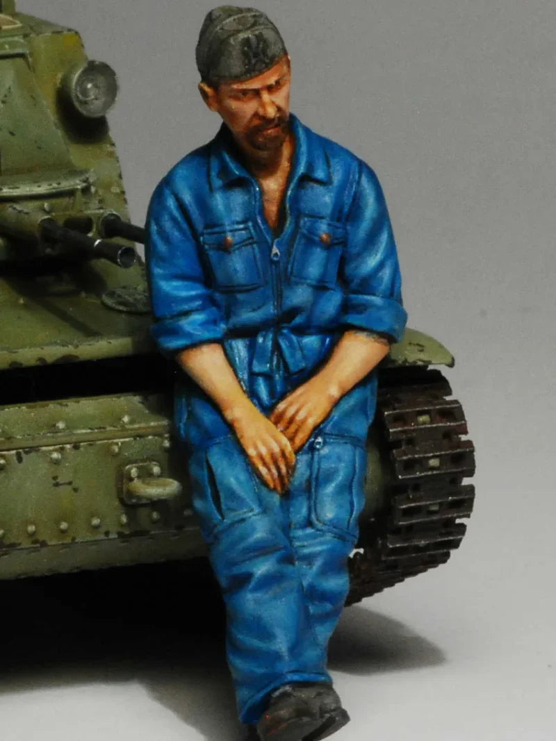 1/35 WWII Italian Vehicle Crew, Resin Model Figure Kit, Unassembled and Unpainted