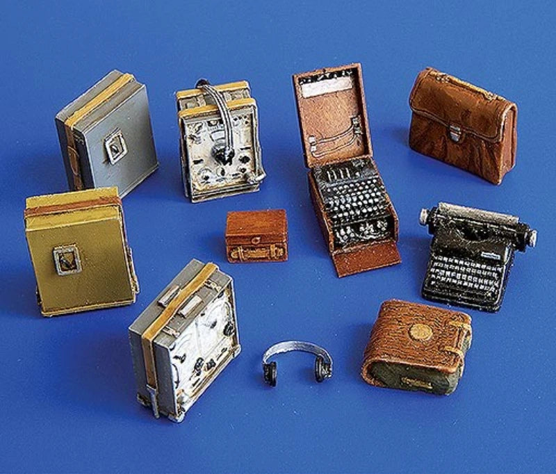 1/35 WWII German Radio Communications, 3 Figures, Resin Model Diorama Kit, Unassembled and Unpainted