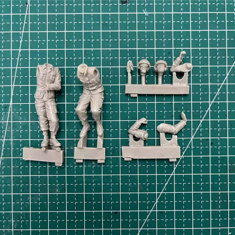 1/35 WWII Polish Infantry at Fortified Post, 2 Figures, Resin Model Figure Kit, Unassembled and Unpainted