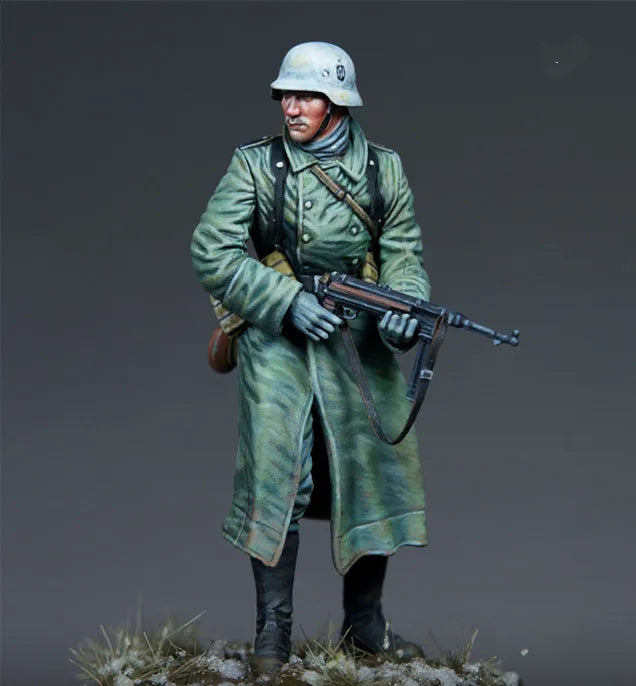 1/16 WWII German Infantry Rifleman Standing Alert, Resin Model Figure Kit, Unassembled and Unpainted