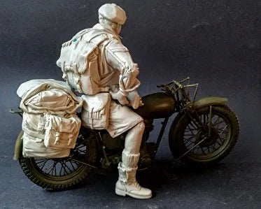 1/9 Vintage Motorcycle Driver, Resin Model Figure Kit, Historical Theme, Unassembled and Unpainted