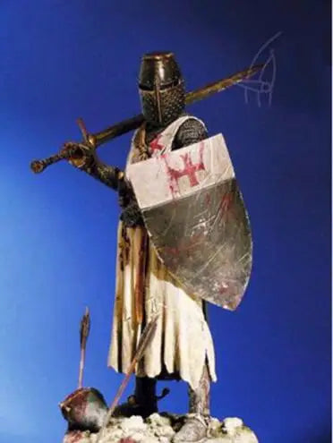 1/18 Medieval Crusader Knight with Red Cross Tabard and Sword, Resin Model Figure Kit, Unassembled and Unpainted