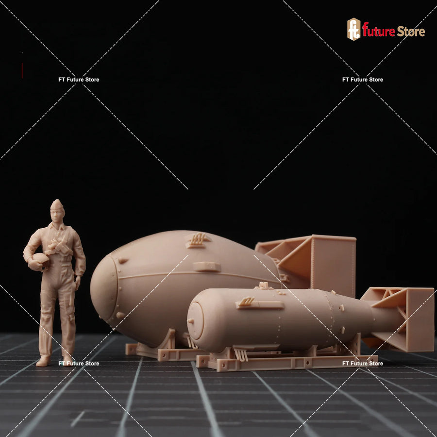 WWII American Pilot with Bomb 1/24 Resin Figure Kit - resin model view 2