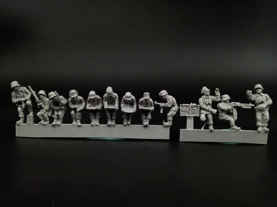 WWII German Schwimmwagen & Kübelwagen Patrol with Crew 4-Vehicle Set 1/72 Resin Kit - resin model view 3