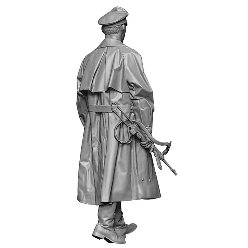 WWI German Officer with Pickelhaube & Greatcoat 1/35 Resin Figure Kit - resin model view 2