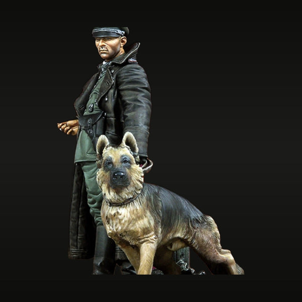 WWII German Panzer Officer in Leather Coat with German Shepherd 90mm Resin Figure Kit
