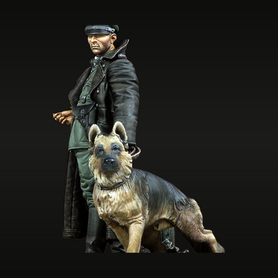 WWII German Panzer Officer in Leather Coat with German Shepherd 90mm Resin Figure Kit - unpainted resin model kit