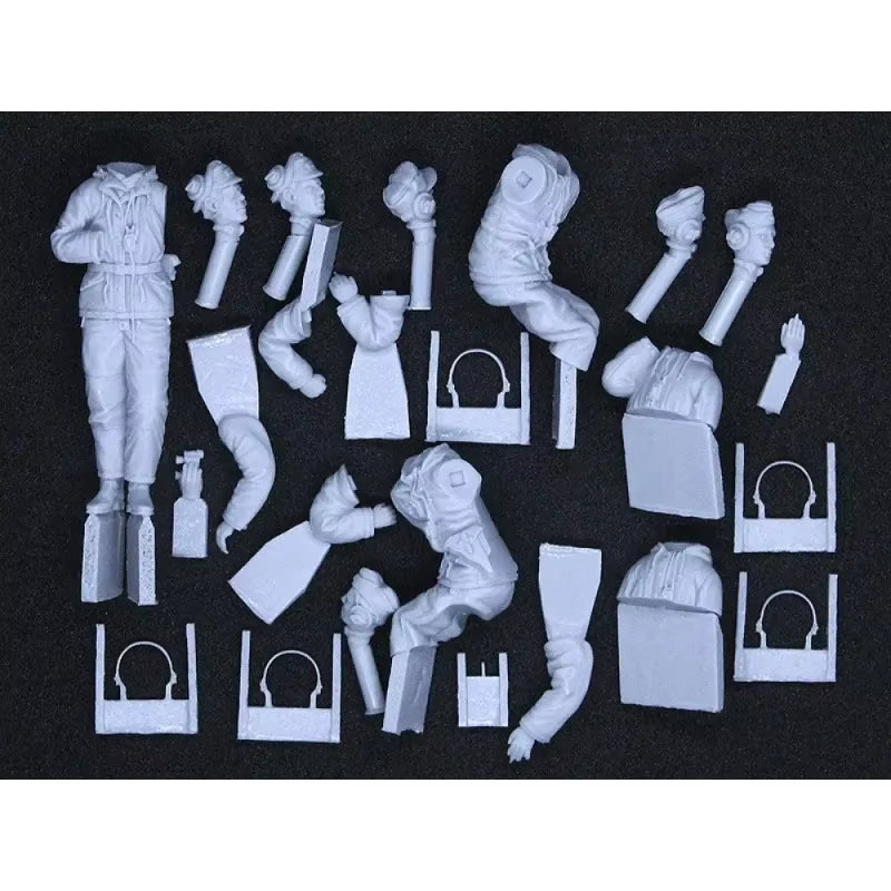 WWII German Tank Crew Winter Uniforms Set of 5 1/35 Resin Figures - resin model view 5