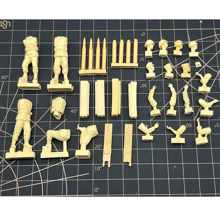 WWII German Infantry with Panzerfaust 4-Figure Set 1/35 Resin Kit - resin model view 3