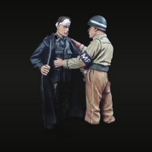 WWII US Army Soldier with German Casualty 1/35 Resin Diorama Set