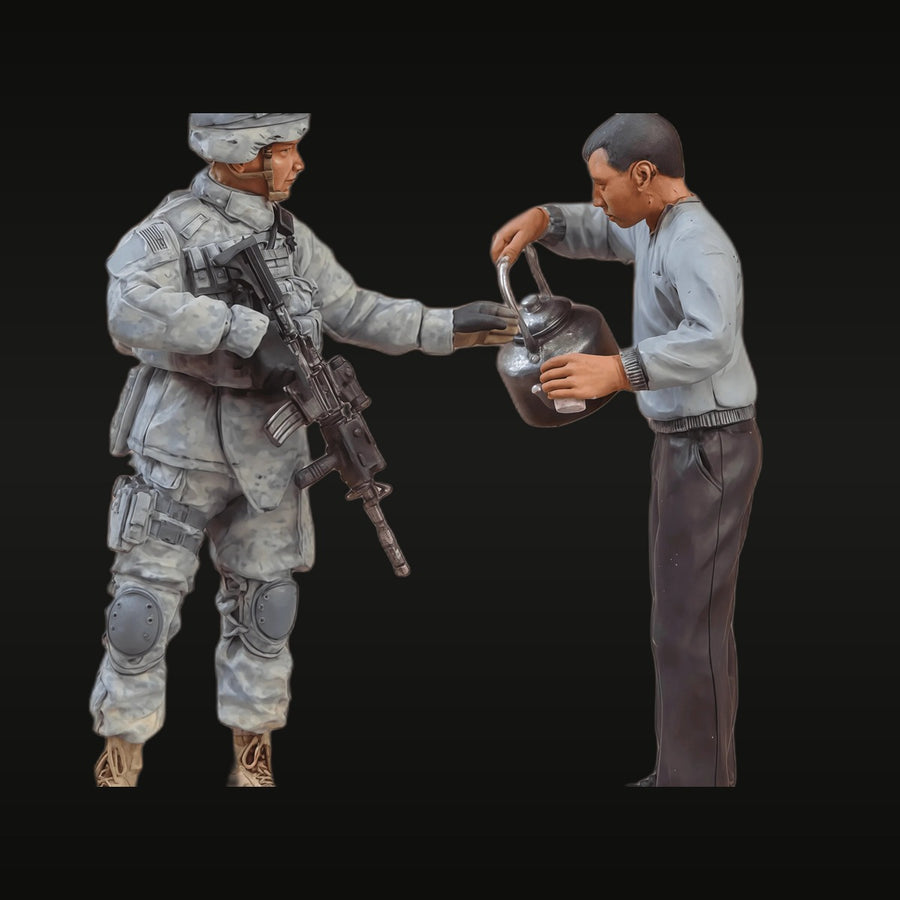 Modern US Soldier and Civilian Interaction 1/35 Resin Figure Set - unpainted resin model kit