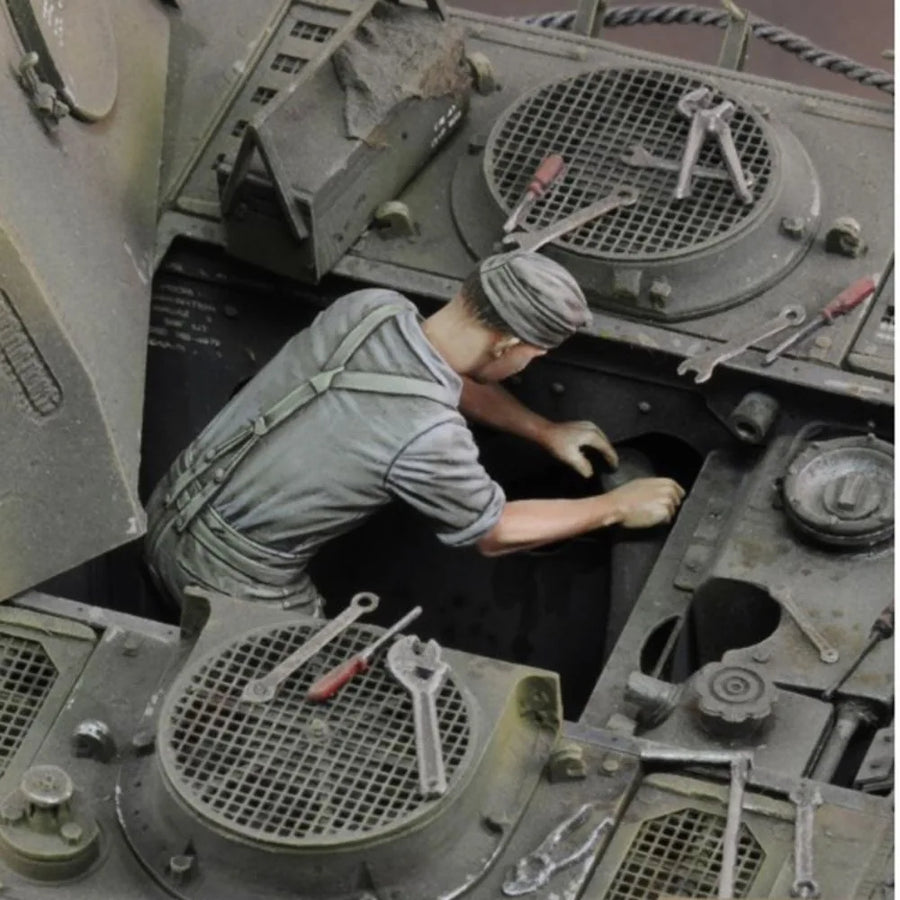 1/35 Resin Model Figure Gk,German Infantry Armor Mechanic,Military Themes,Unassembled and Unpainted Kit