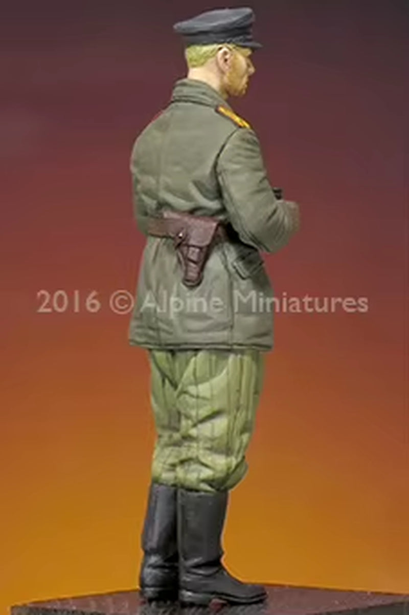 WWII Soviet Officer with Binoculars 1/35 Resin Figure Kit - resin model view 5