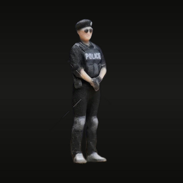 Chinese Police Officer in Tactical Gear 1/24 Resin Figure