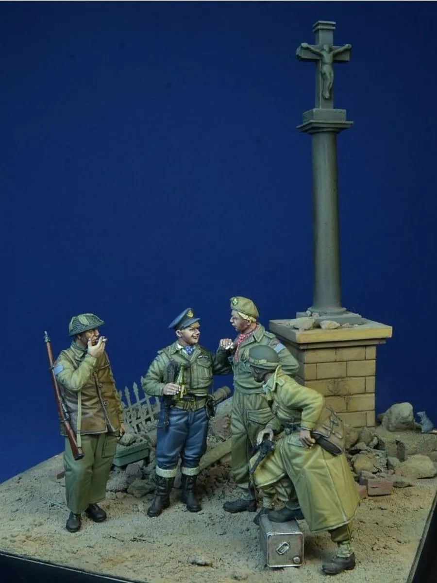1/35 Resin Model WWII Soldiers (Four without Scene), Resin Model Soldiers, WWII Military Theme, Unassembled and Unpainted Kit